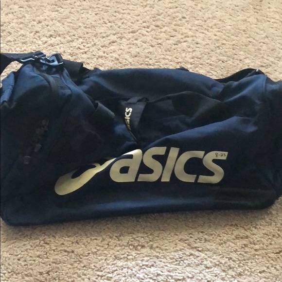 asics small duffle bag
